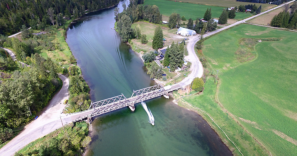 An aerial view of Baxter Bridge, located 11 km east of Enderby on Trinity Valley Road.