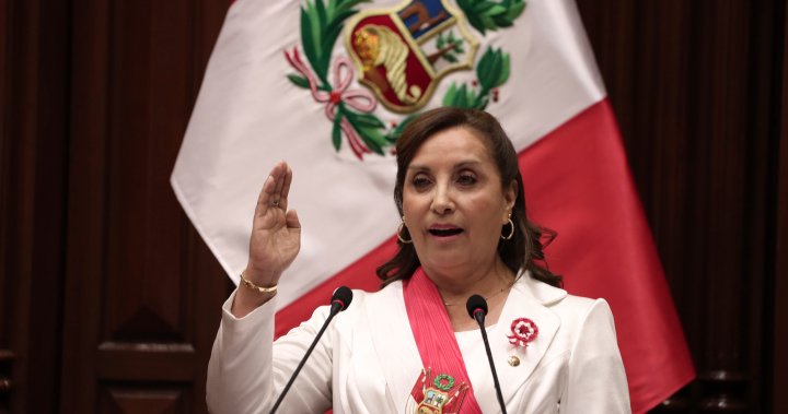 Президентът на Перу е изправен пред обвинения, обвиняващи я за смъртоносни протести