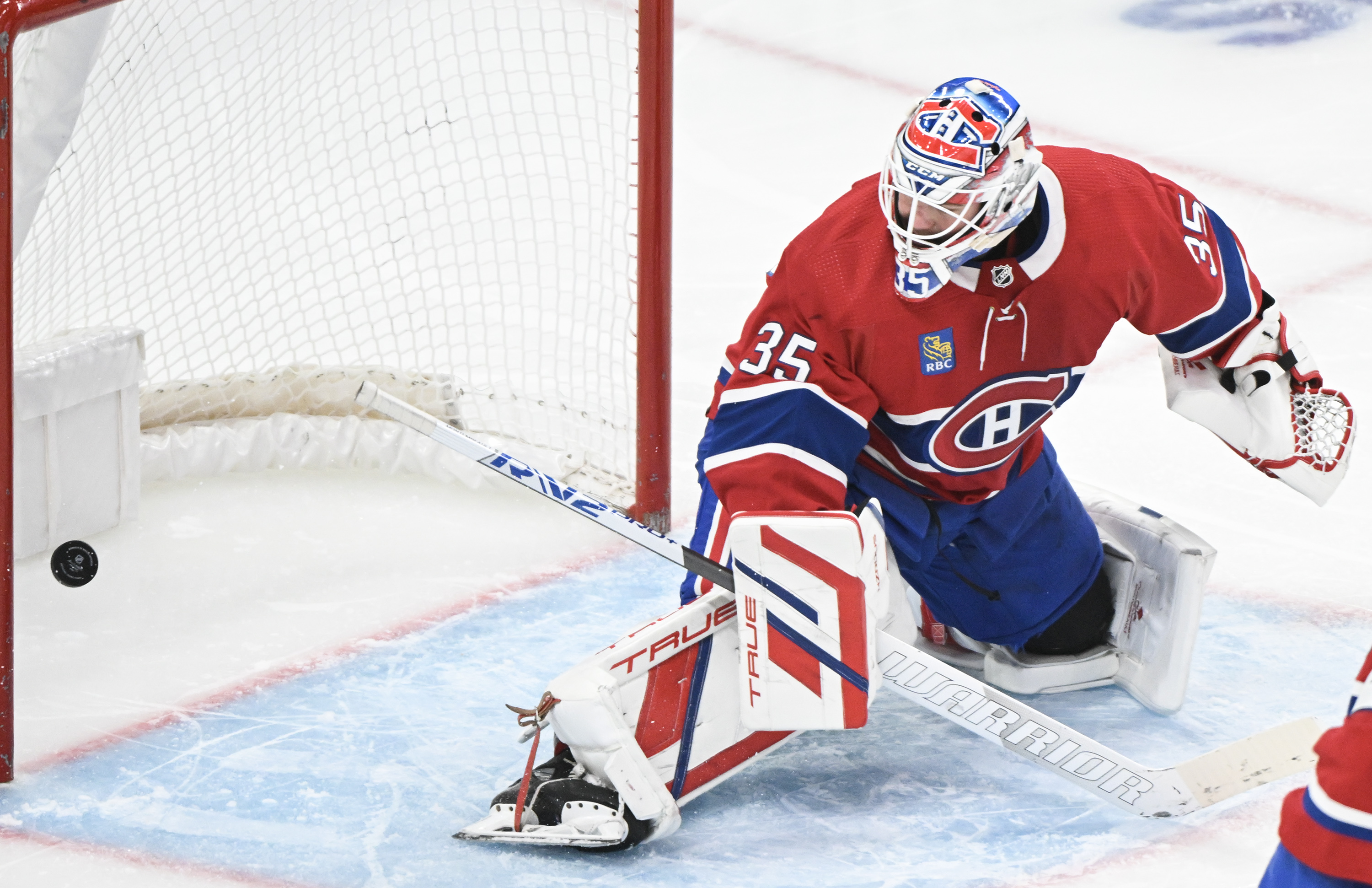 Montreal Canadiens sign goaltender Montembeault to 3-year