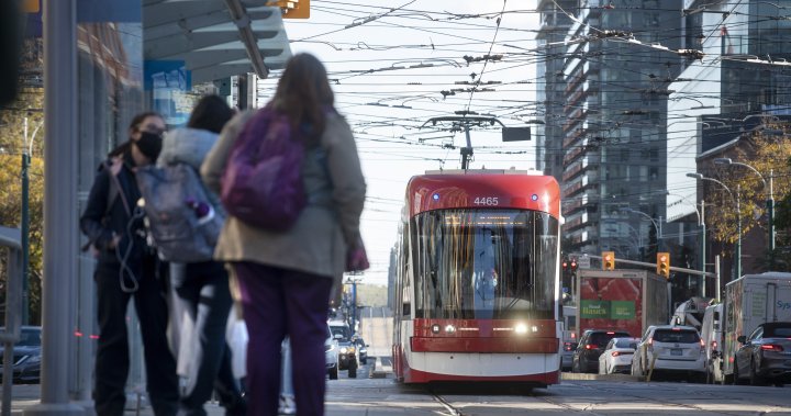 Около 700 транзитни работници в Торонто състоящи се от електротехници