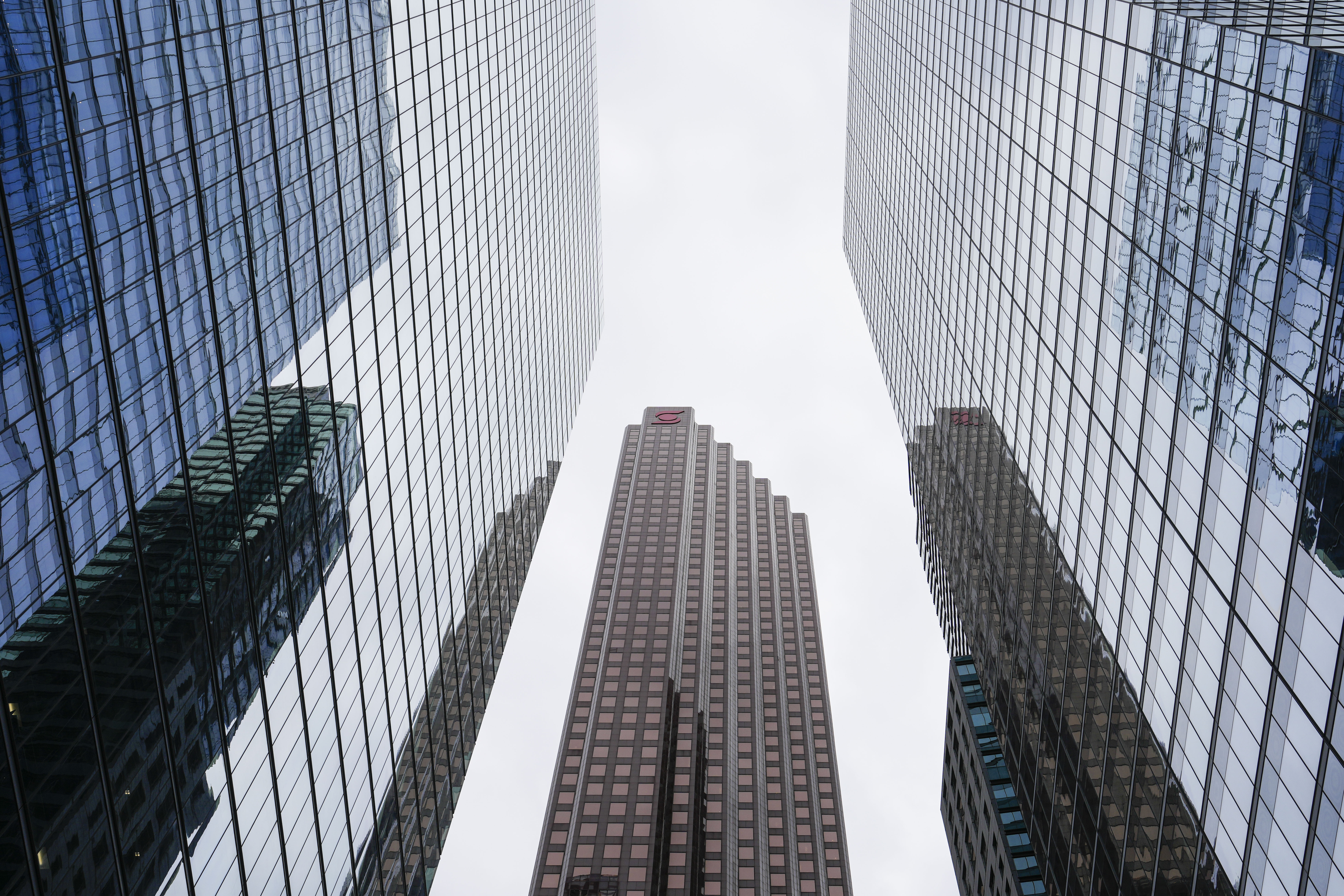 Големите канадски банки вероятно ще приключат предизвикателна финансова година с