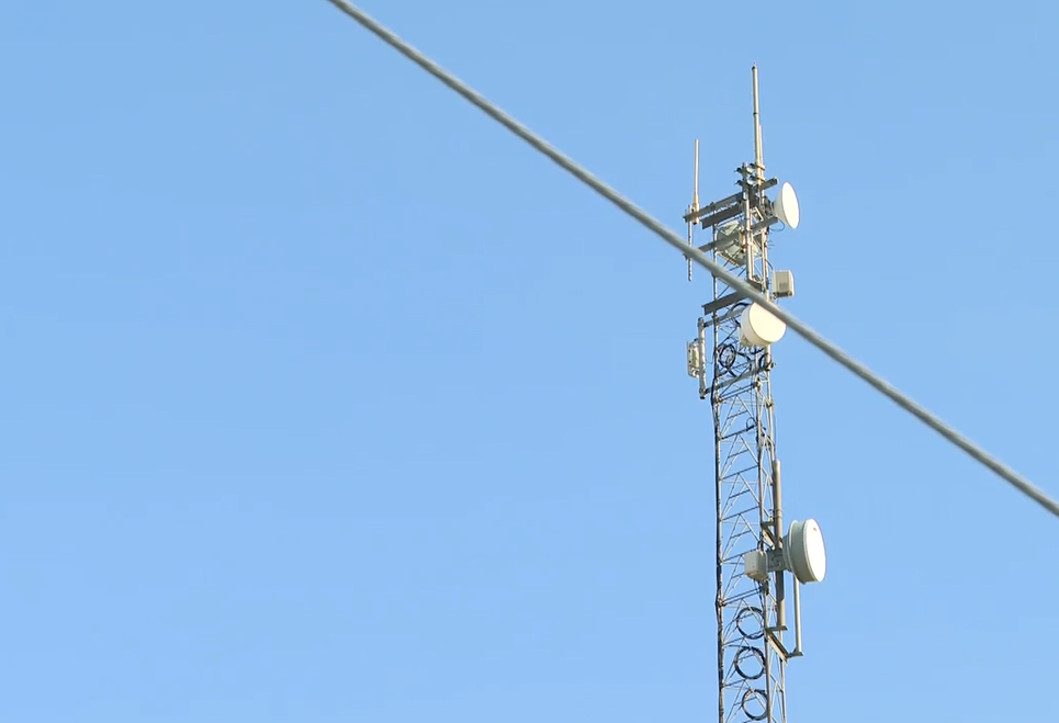 Spotty cell service plaguing residents and businesses in Picture Butte