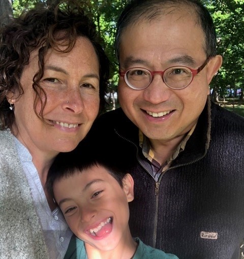 Dr. Kong Khoo with his wife, Noelle, and their son, Oliver, the day he returned home from the hospital after his lung cancer surgery, October 2020.