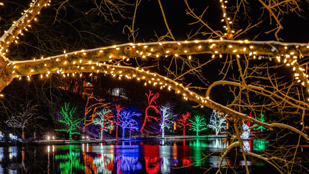 Niagara Fall’s Festival of Lights features 51 nights of illumination for free