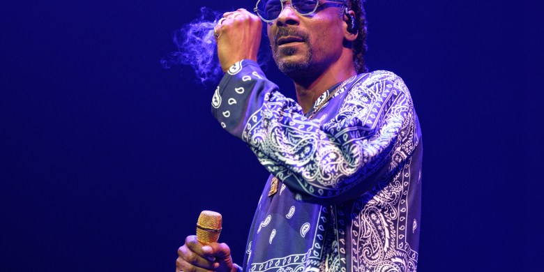 Snoop Dogg says he's 'giving up smoke,' asks fans to respect his privacy