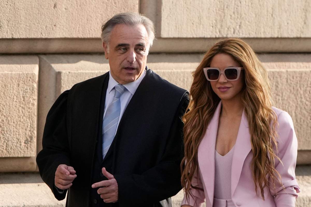 Shakira and her lawyer Pau Molins.