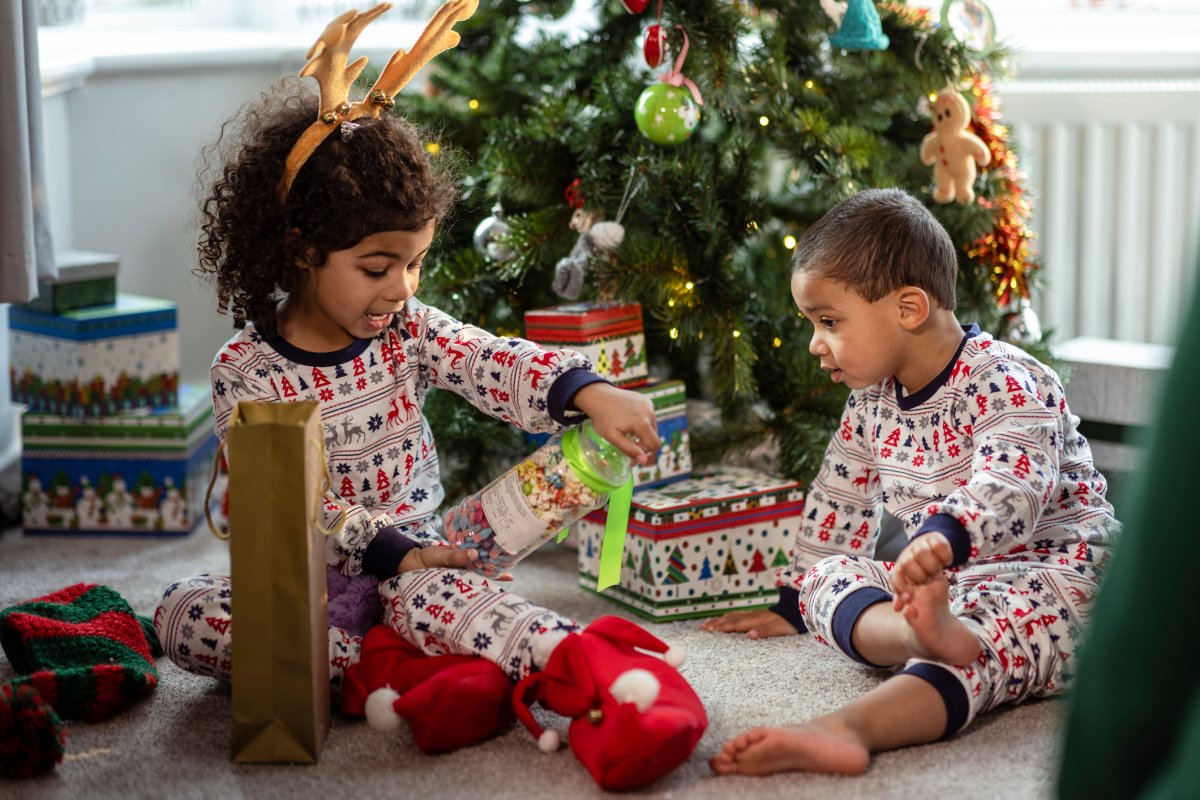 kids openening christmas presents