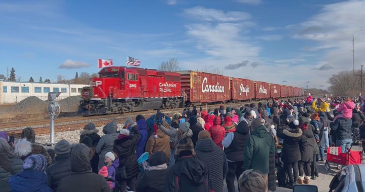 Празничният влак на CPKC пътува из Северна Америка за годишното