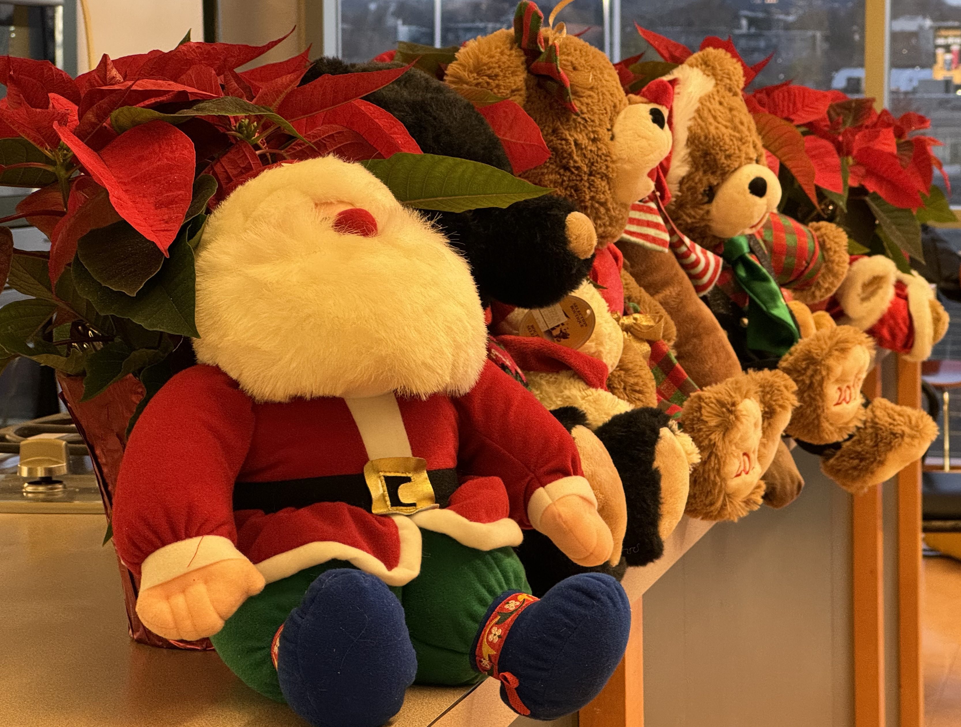 Generations Foundation 2025 Holiday Food and Toy Drive е официално