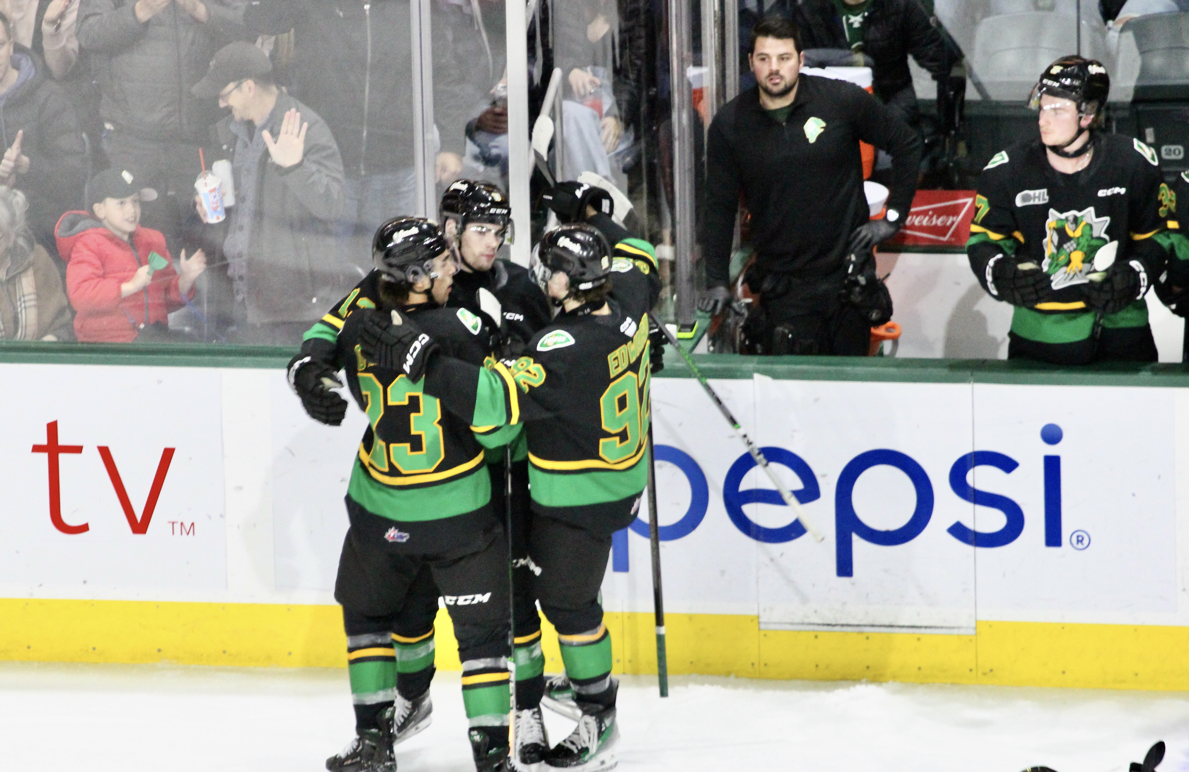 Настоящите шампиони на Онтарио по хокейна лига представиха доста нови