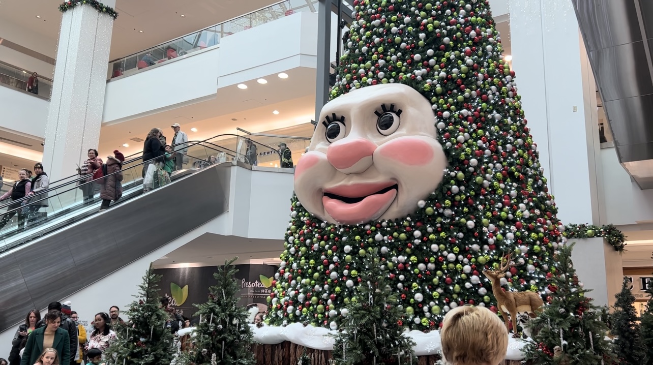 Woody The Talking Christmas Tree Returns For Another Holiday Season At