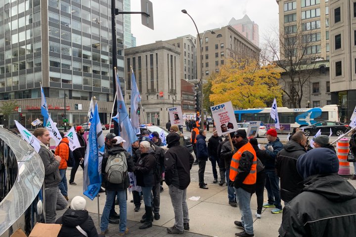 Quebec public transit employees stage protest for more funding
