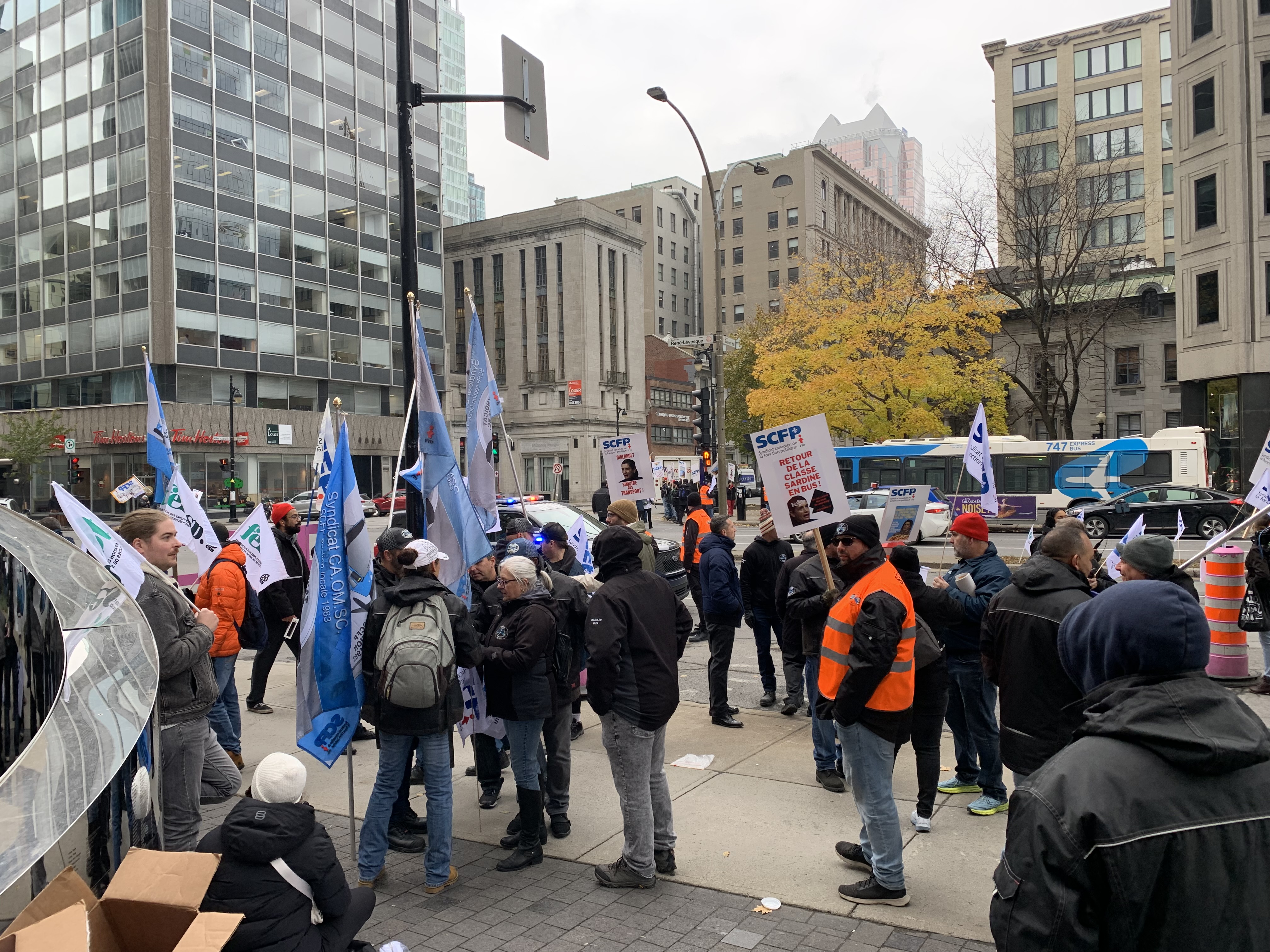 Quebec public transit employees stage protest for more funding