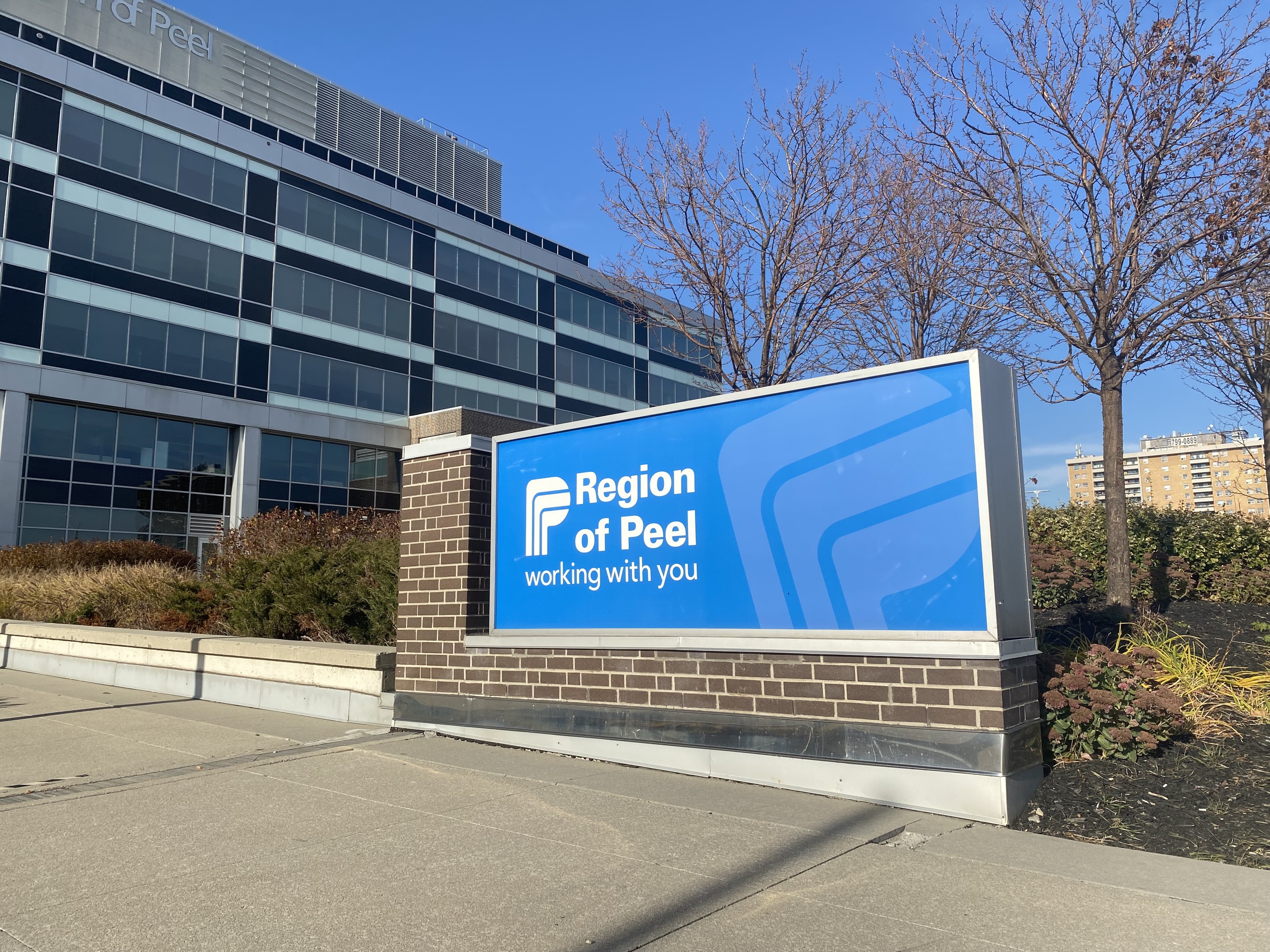 Правителството на Форд напредва с плановете си да промени региона