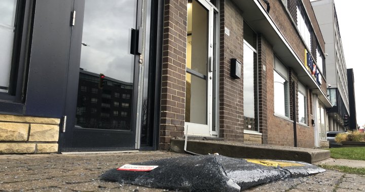 Еврейски общински център в Монреал ударен с коктейл Молотов: полиция