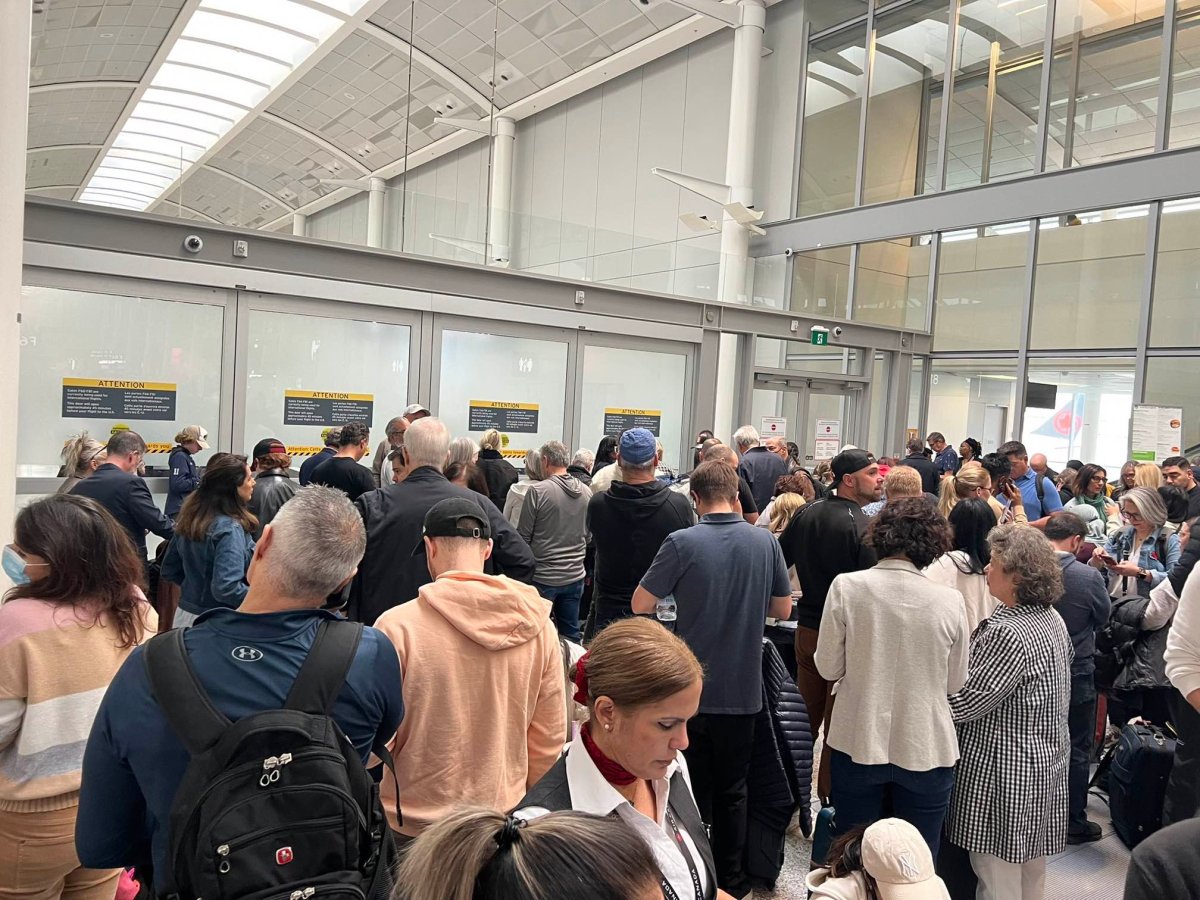 Delays hit Toronto Pearson Airport after passengers allowed to flow