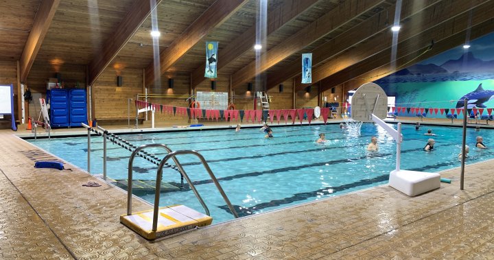 Съветът на Summerland гласува да продължи със скъпите ремонти на басейна