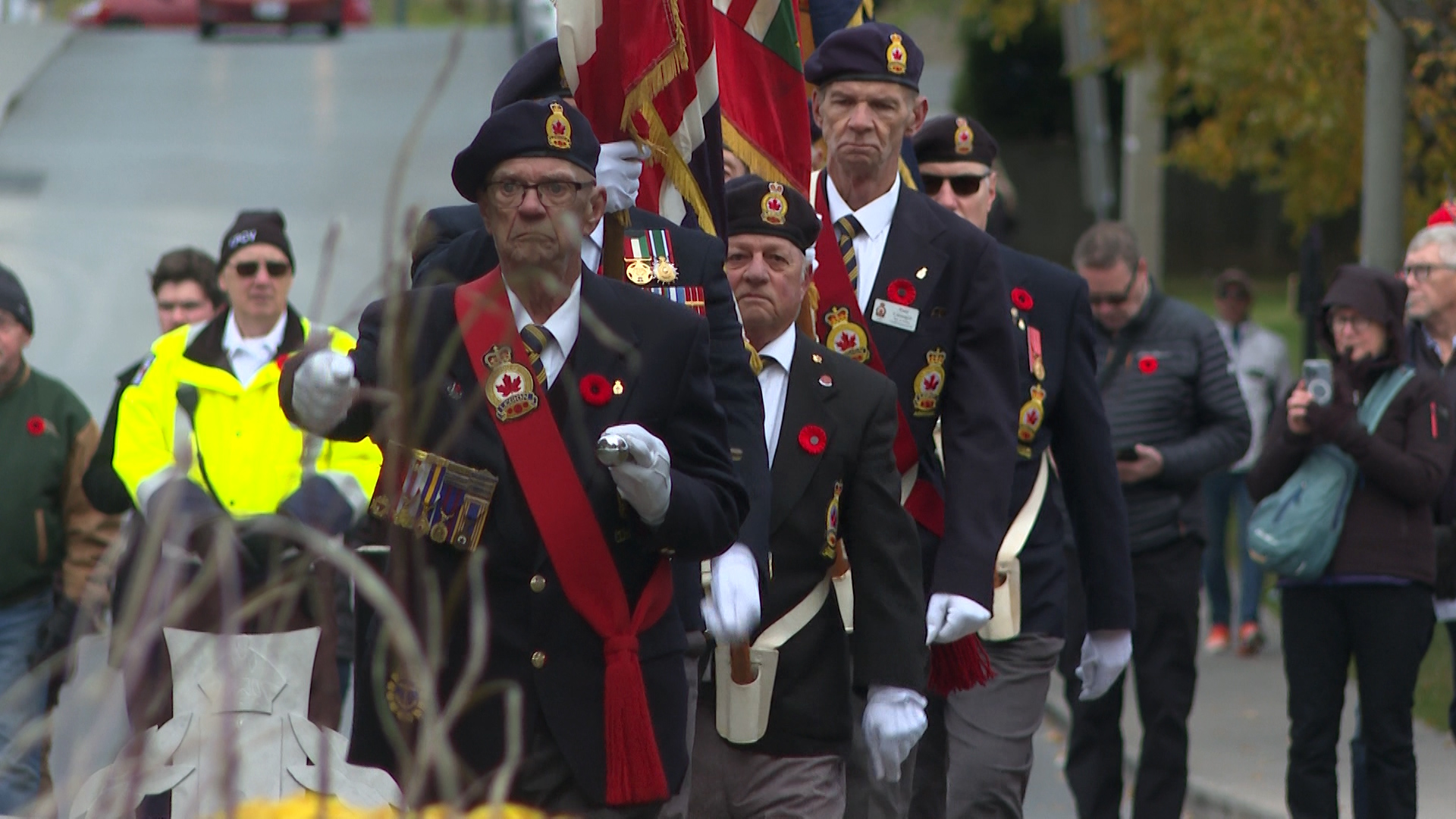 Kingston honours veterans on Remembrance Day mindful of current conflicts – Kingston | 24CA News