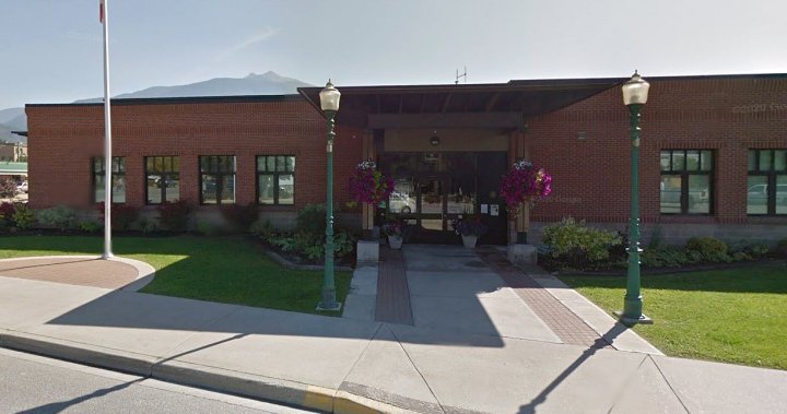 2 pedestrians seriously injured in collision with off-duty Revelstoke police officer