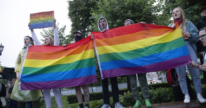 Върховният съд на Русия постанови в четвъртък, че ЛГБТ активистите