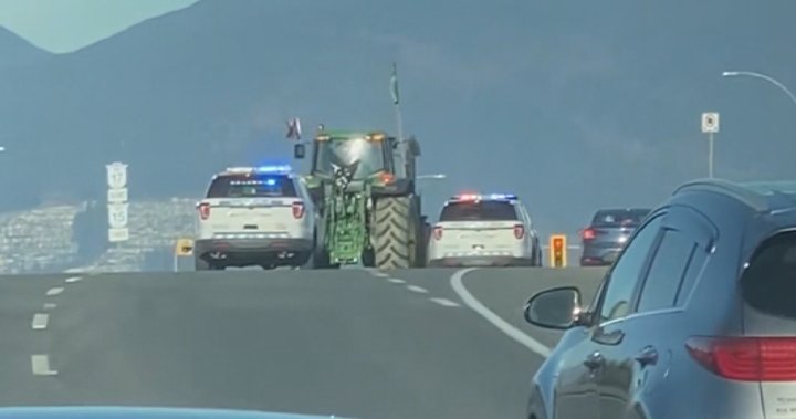 惊险视频曝光：警车追捕中拖拉机翻车事件在萨里市发生
