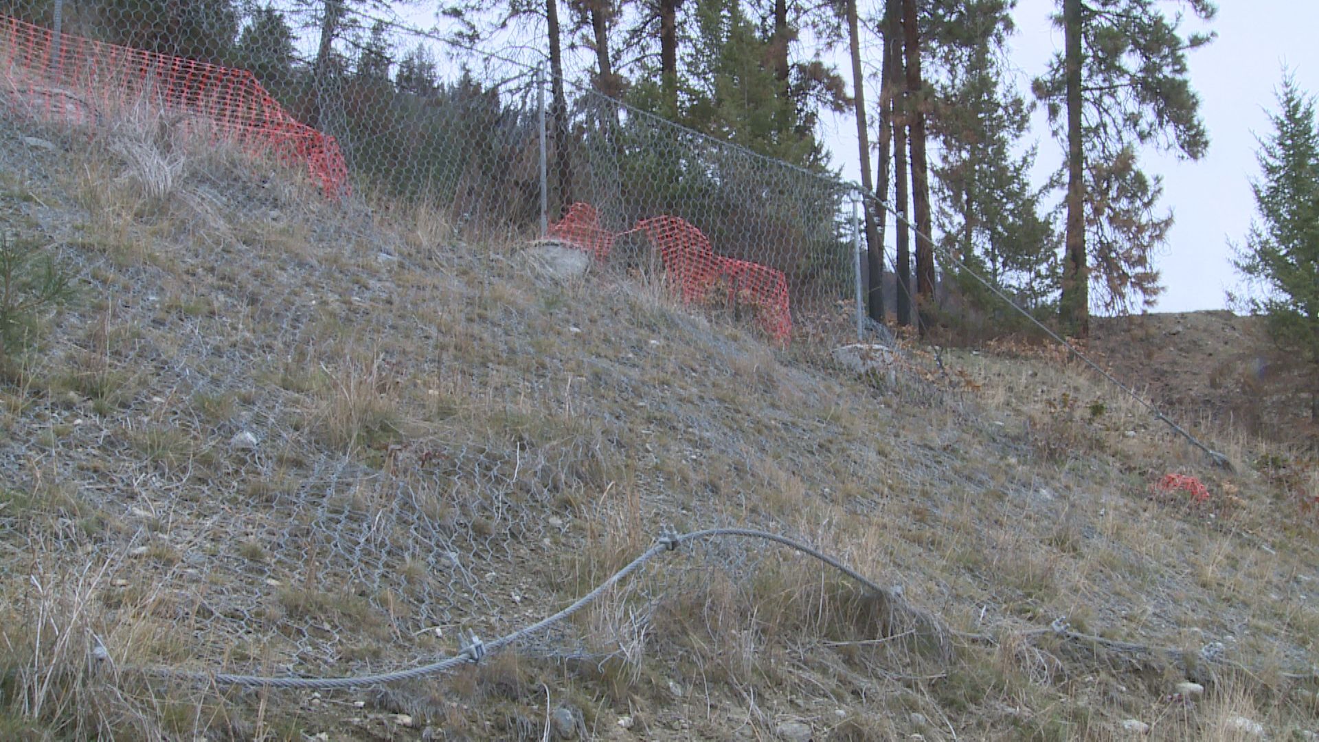 Пожарникар доброволец от Peachland B C беше на точното място в точното