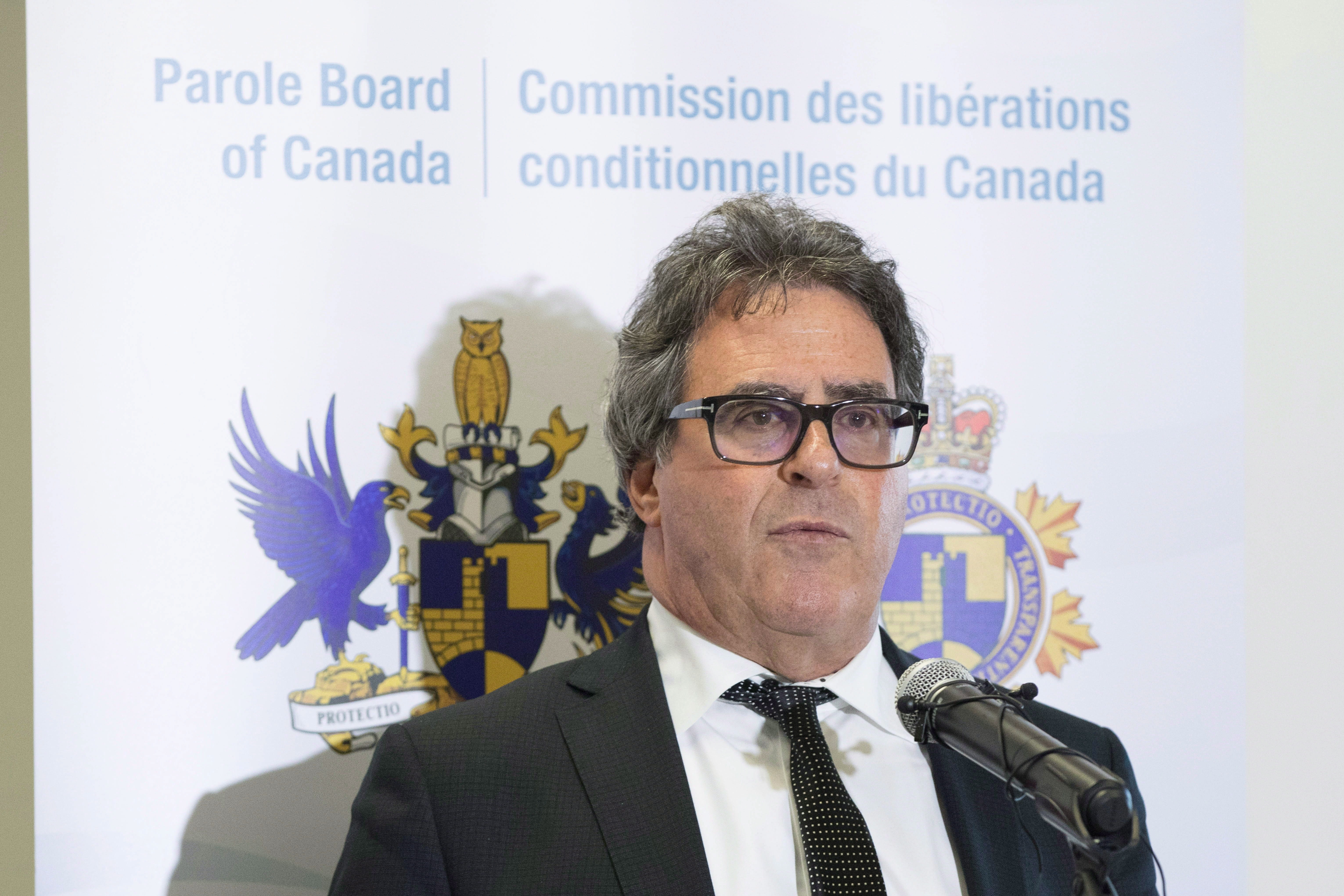 Адвокатът представляващ семействата на жертвите на убийството на Пол Бернардо