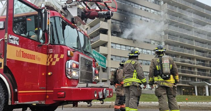 Пожар в апартамент в Йорк Милс изпрати 1 човек в болница със сериозни наранявания