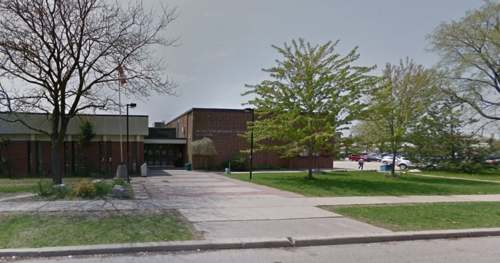 多伦多一所学校的18名员工拒绝工作，因为担心手机塔可能会产生辐射