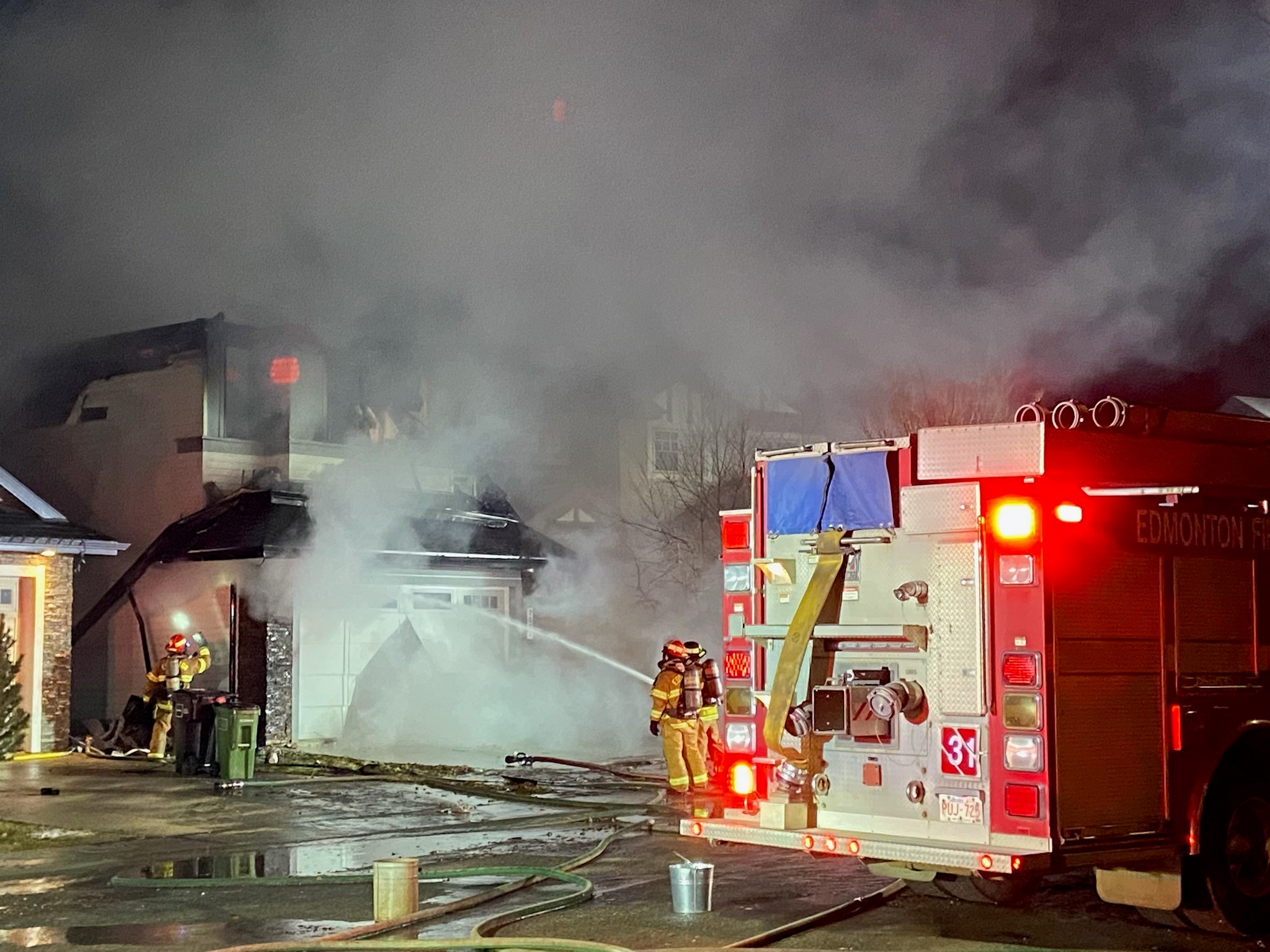 Пожар започнал преди 5 часа сутринта в понеделник нанесе щети