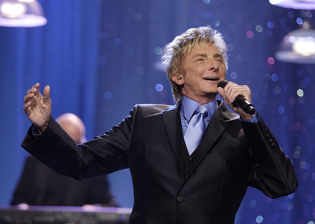 Barry Manilow performs