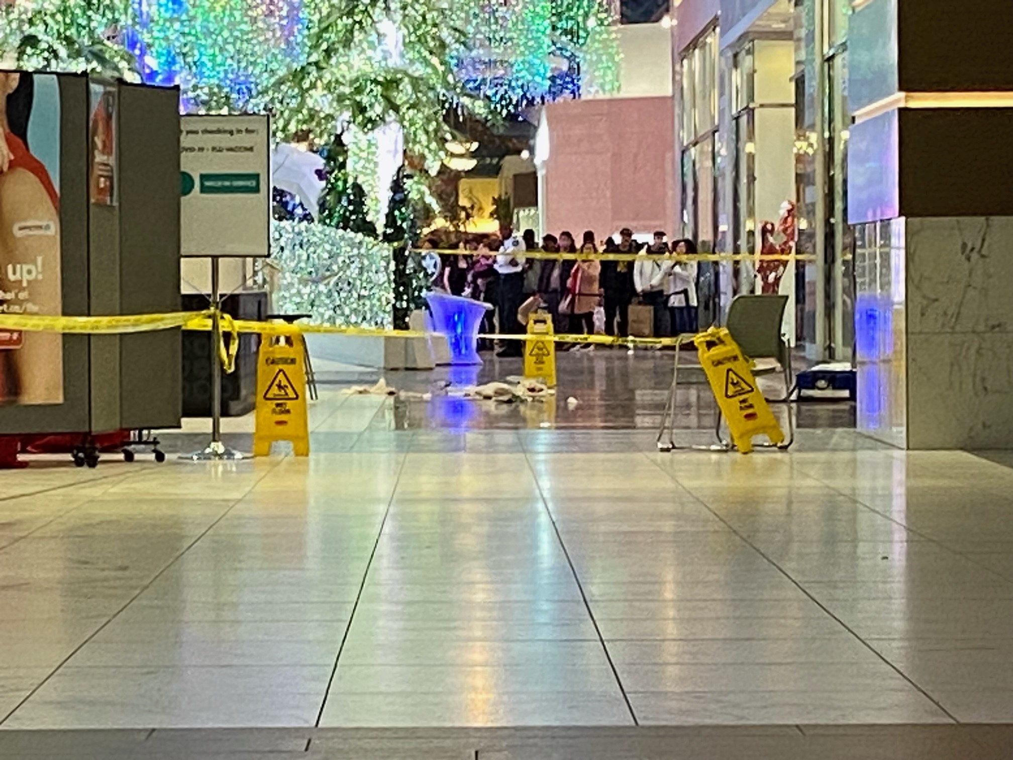 Трима души бяха откарани в болница със сериозни наранявания в