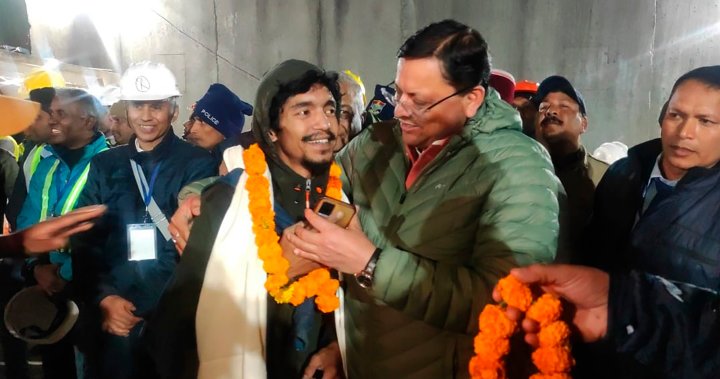 След 17 дни всичките 41 работници бяха спасени от срутването на тунел в Индия
