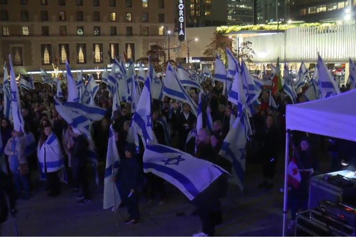 Hundreds gather at Vancouver Art Gallery to mark one month since Hamas attack