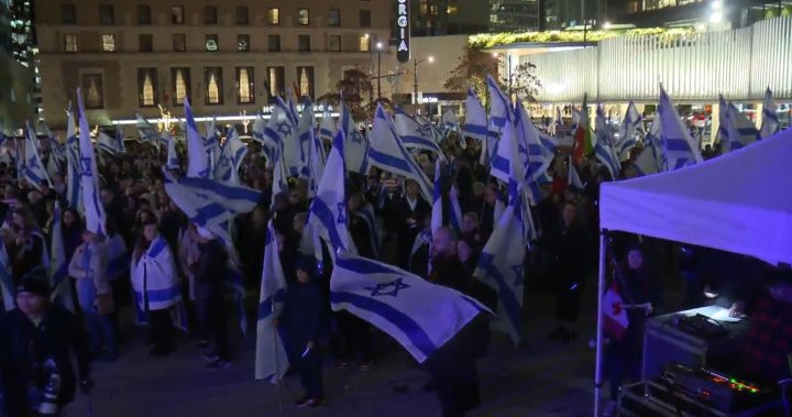 Hundreds gather at Vancouver Art Gallery to mark one month since Hamas attack