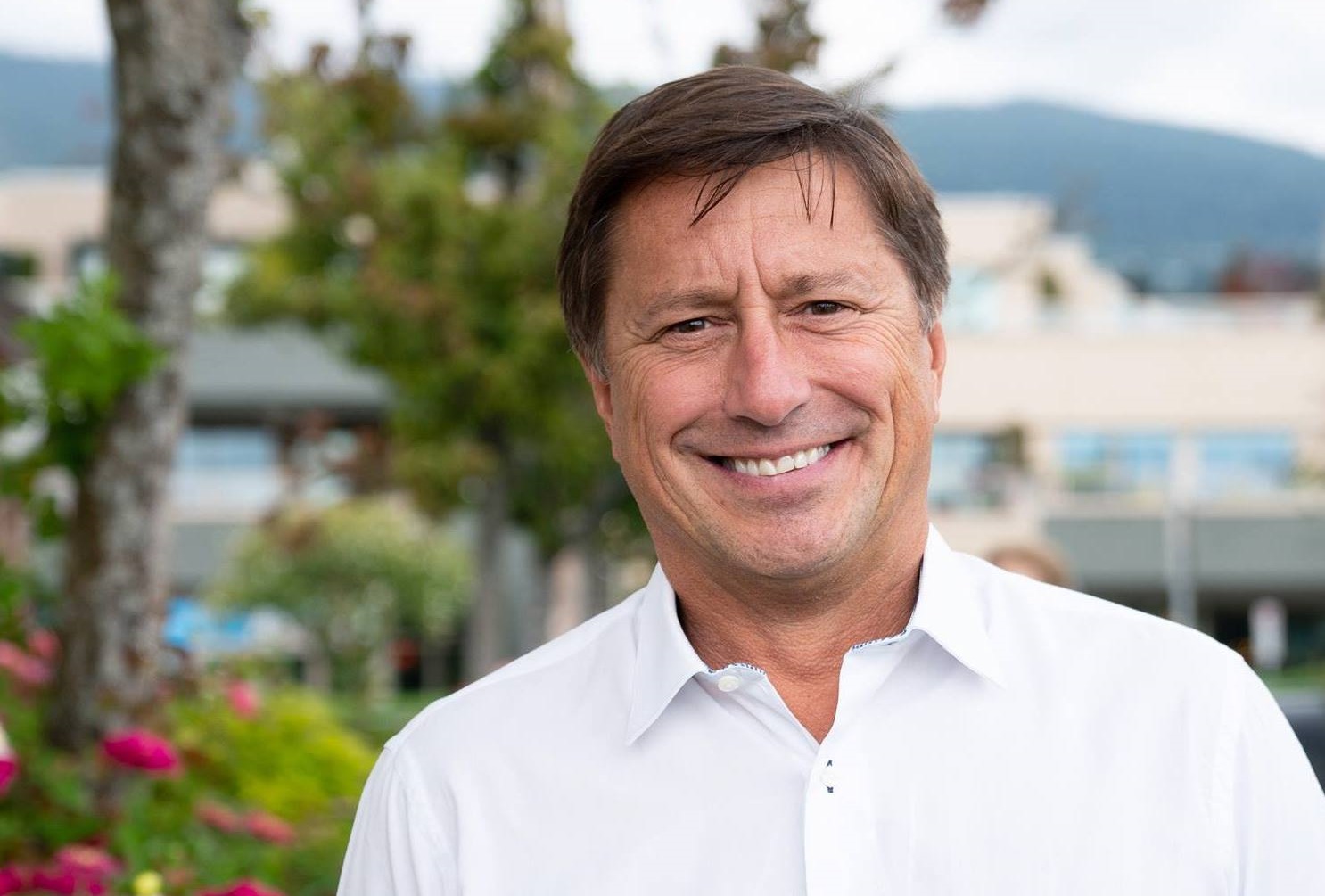 Кметът на Западен Ванкувър Марк Сейджър е изправен пред полицейско