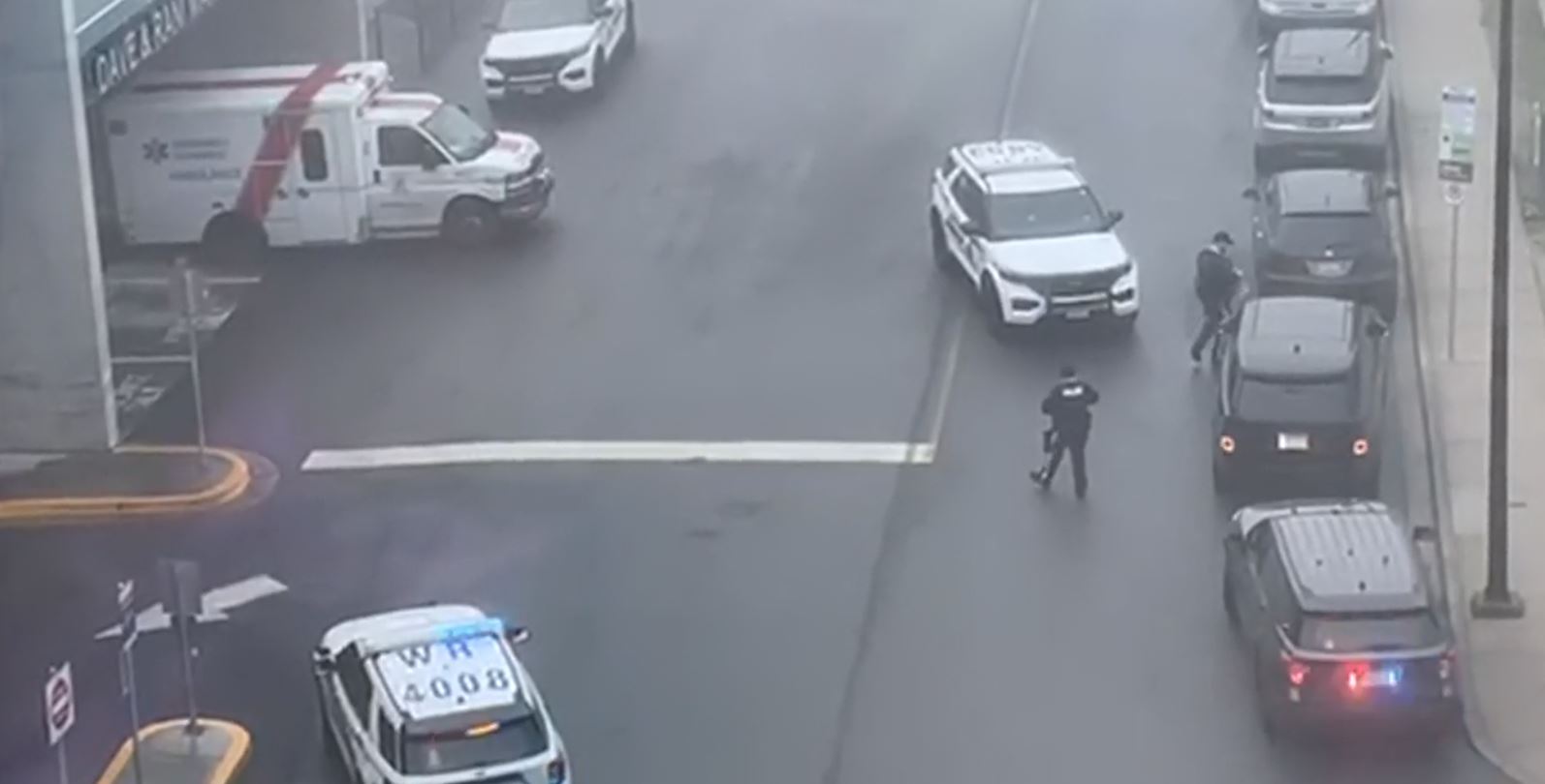 Стрелка през деня в Съри, Британска Колумбия, постави един мъж