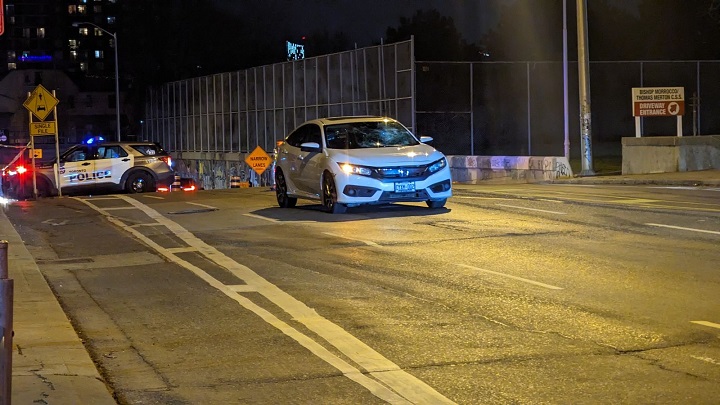 Пешеходец е бил блъснат от превозно средство близо до улица