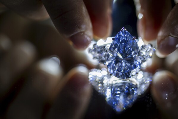 Very rare blue diamond sold for over $60M at Geneva auction