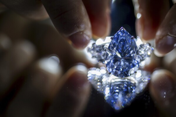 The Bleu Royal diamond.