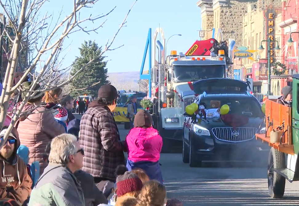 40th annual Fort Macleod Santa Claus Parade welcomes hundreds to town