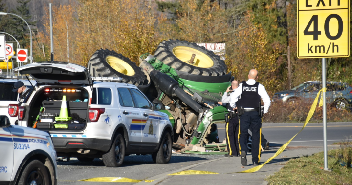 Тракторна катастрофа след преследване от RCMP на магистрала 1 в