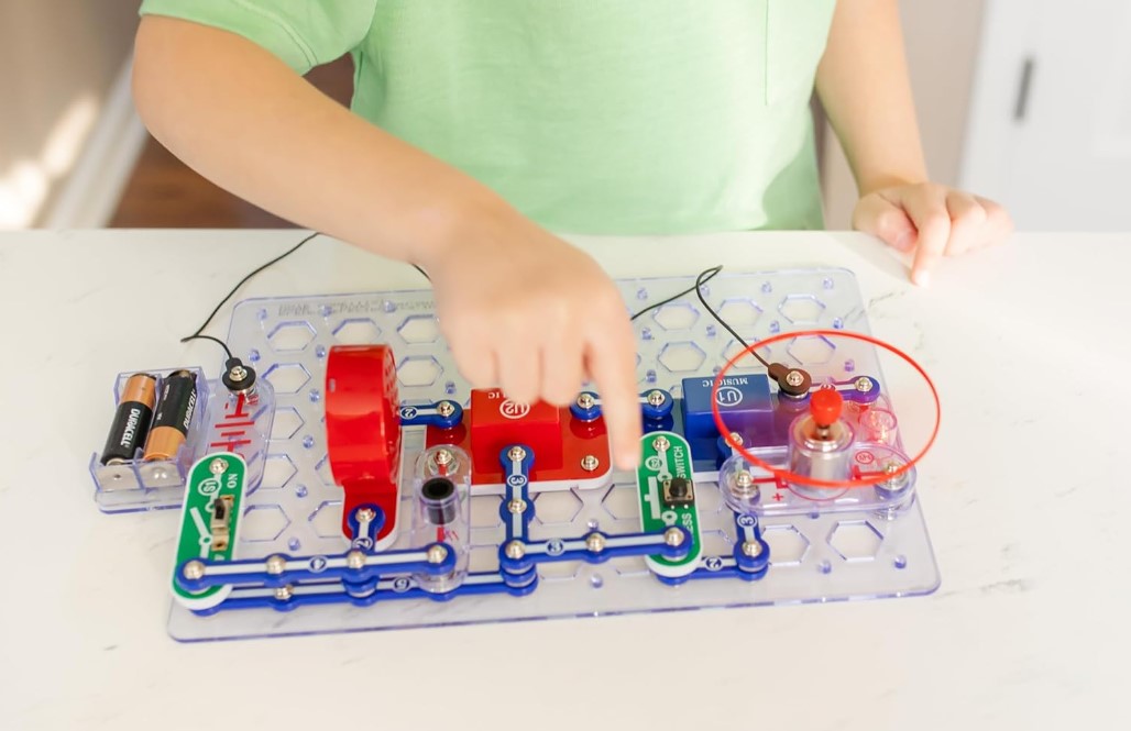 Snap circuits toy set.