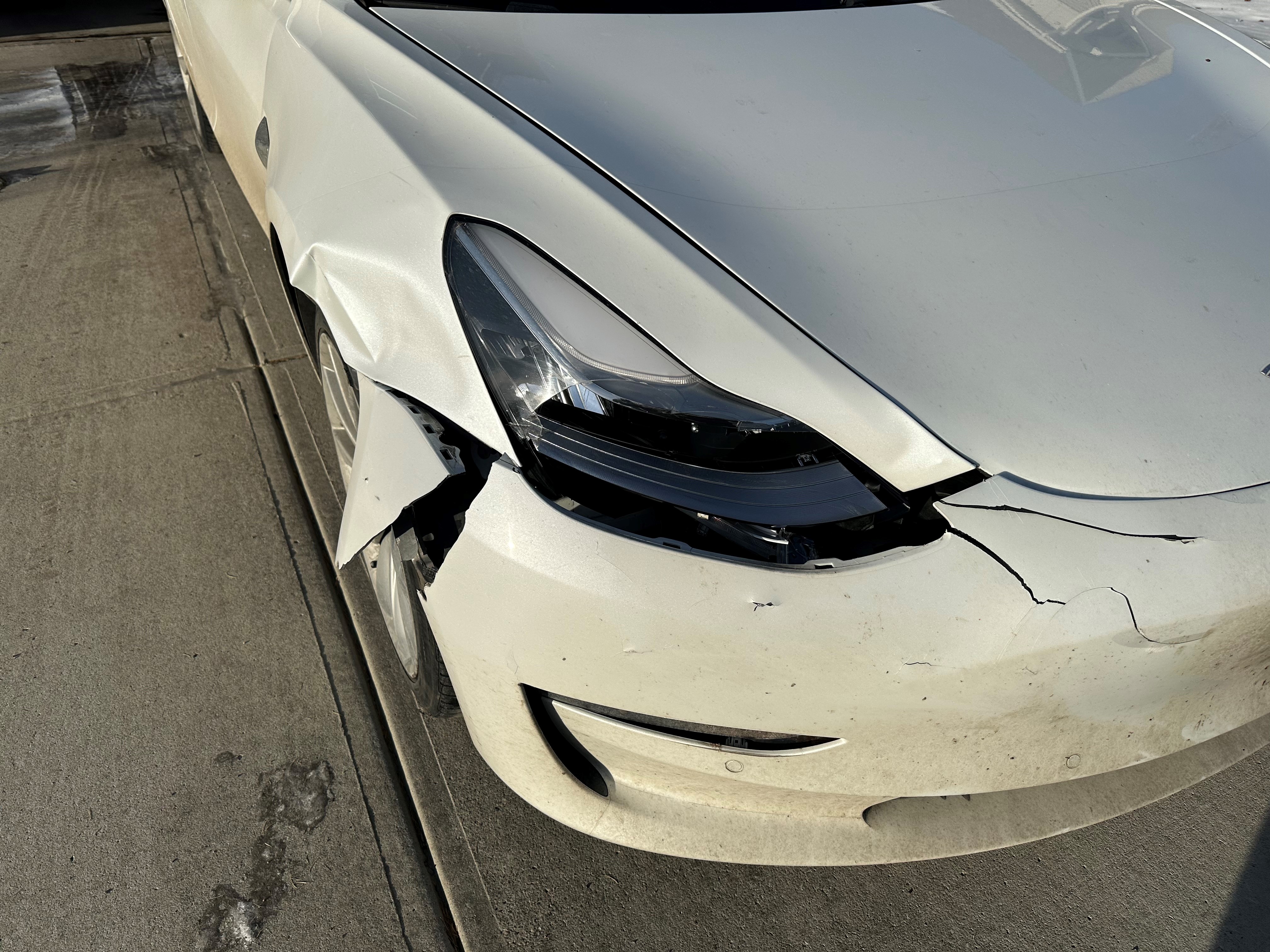 Шофьор от Алберта обвинява застрахователя си че се бави след