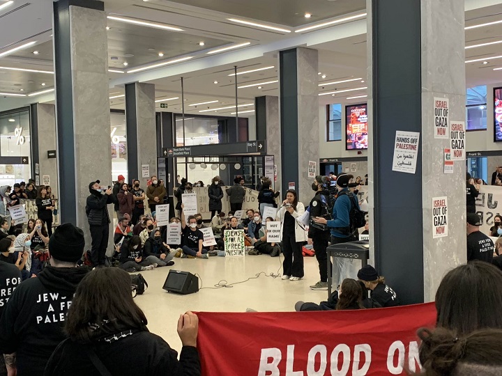 Protest held at Toronto’s Union Station over Israel-Hamas conflict - image