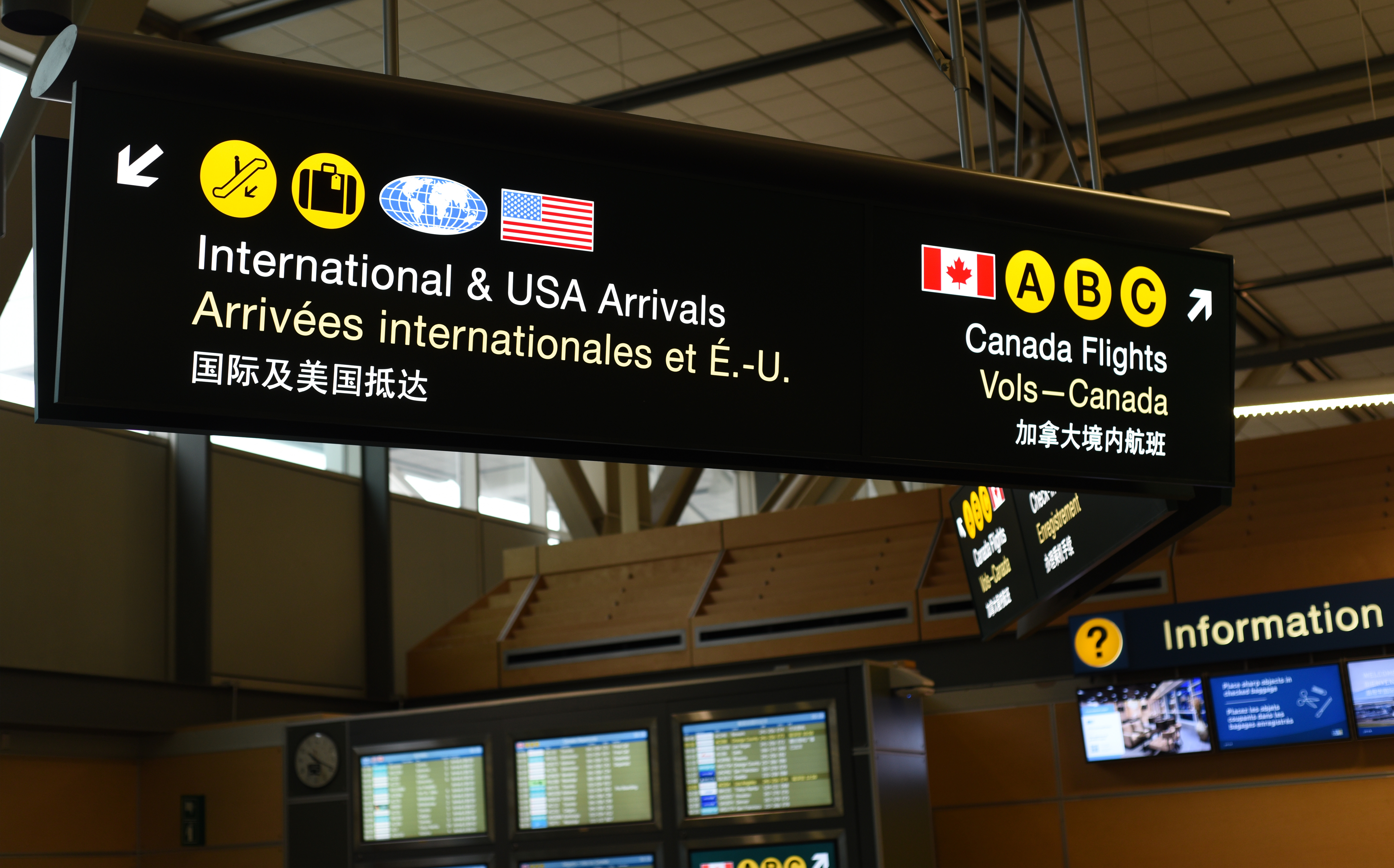 Националният шпионски пазач казва че канадската гранична служба трябва да