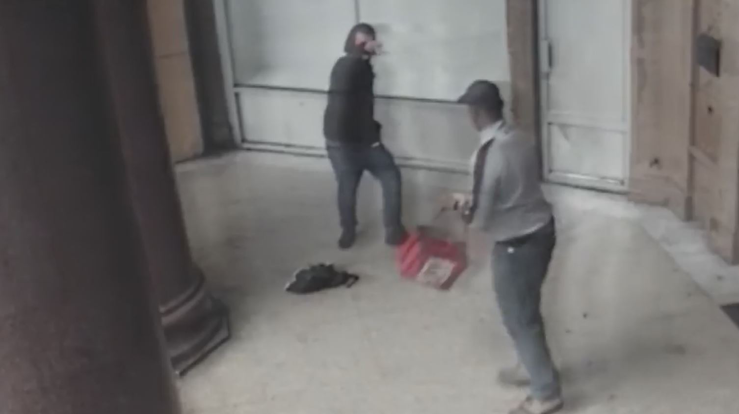 Тъй като мъжът от Ванкувър станал мишена на расистка атака