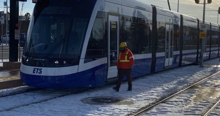 卑尔根新轻轨线附近的步行者被列车撞击