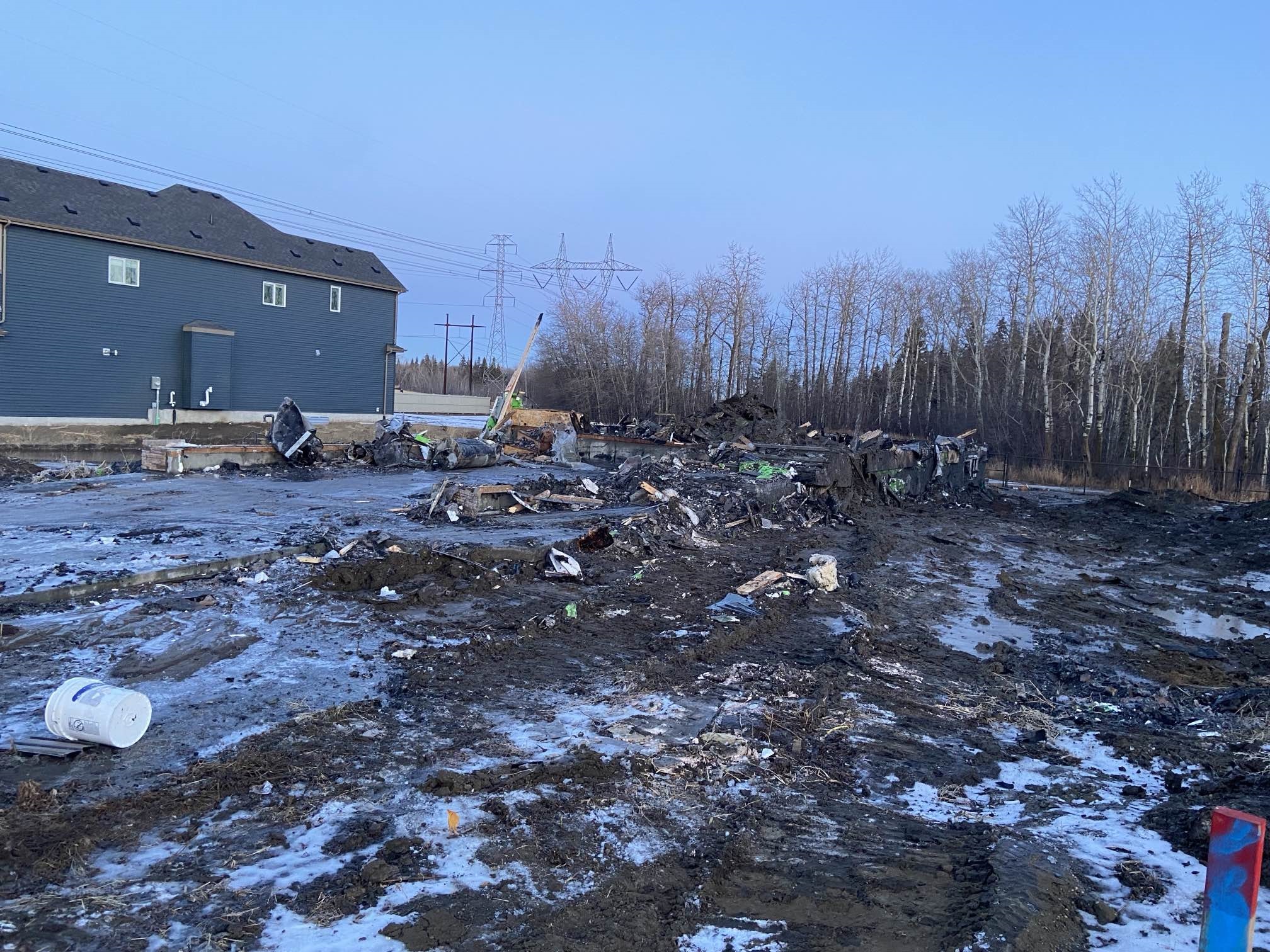 Пожар който увреди две къщи по Esaiw Place NW в