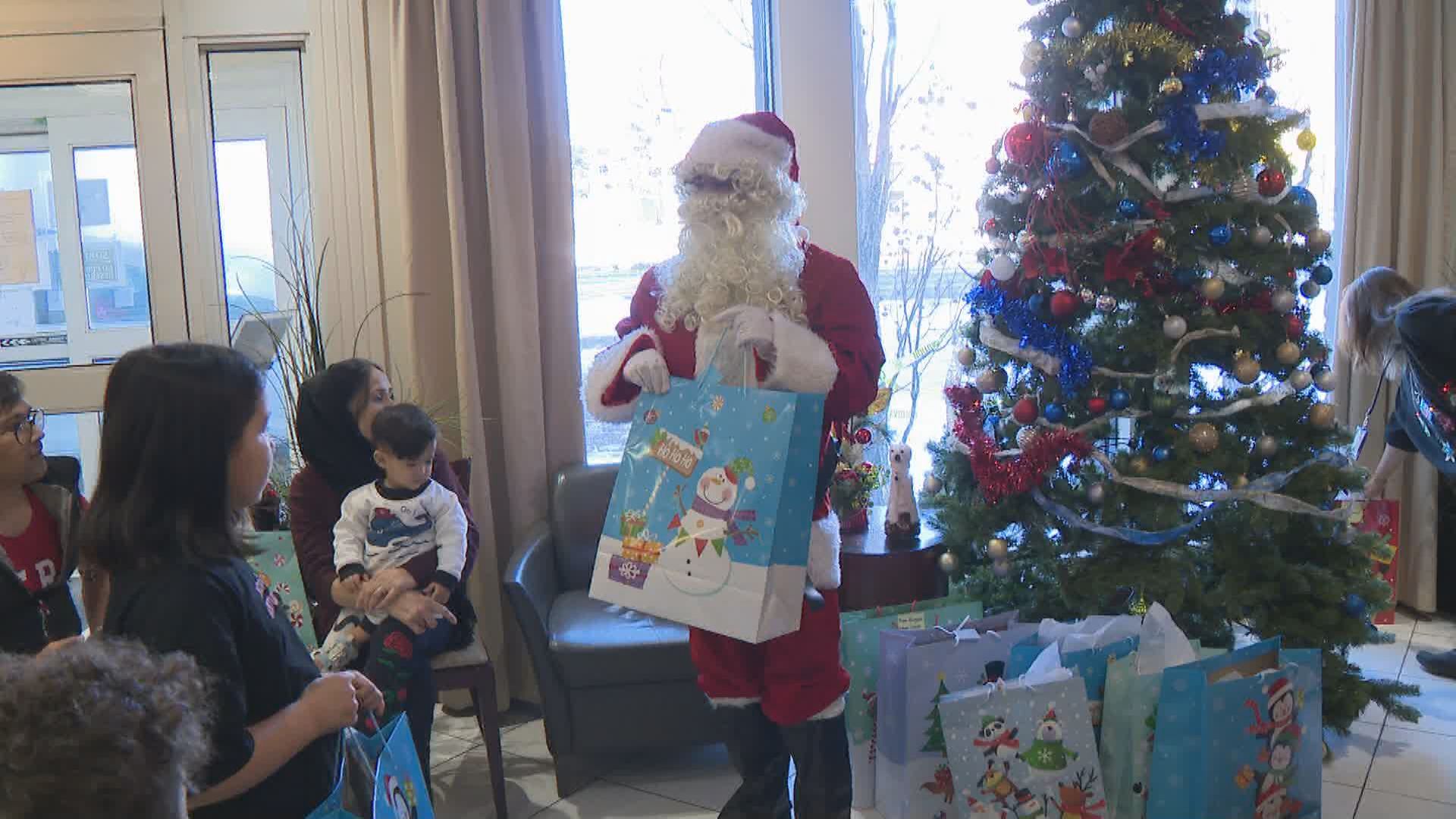 В Калгари бежанците отсядат в хотели до два месеца преди